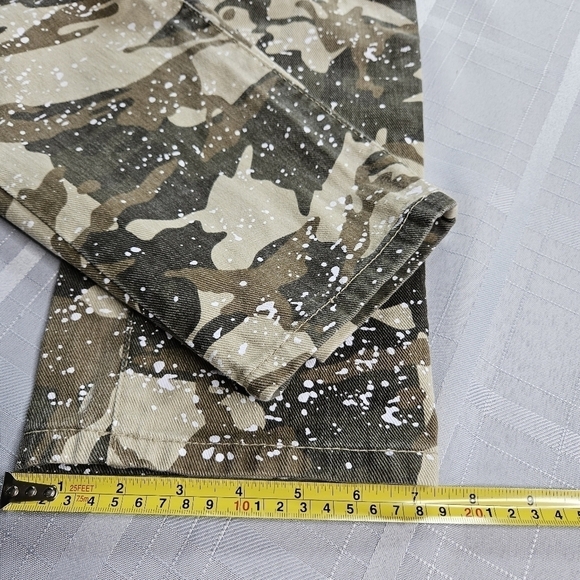 Qruel size 32 waist 100% cotton distressed camo pants with reinforced knees - Picture 9 of 10